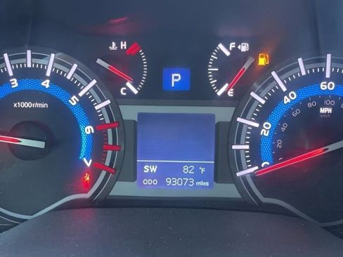 Used 2018 Toyota 4Runner SR5 AWD/4WD image 16