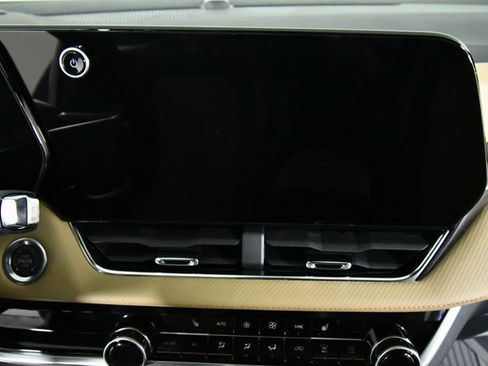 New 2026 Chevrolet Equinox ACTIV w/ LPO, Floor Liner Package image 4