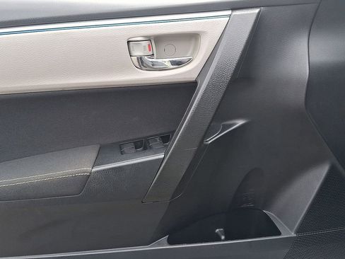 Used 2016 Toyota Corolla LE image 12