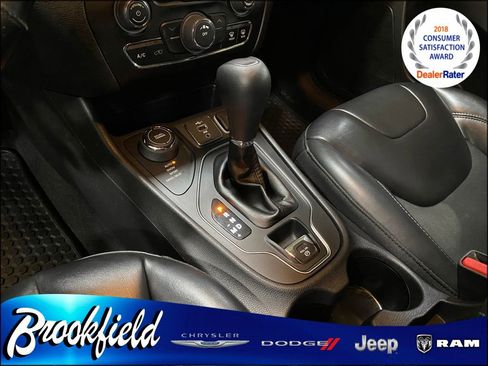 Used 2019 Jeep Cherokee Latitude Plus w/ Cold Weather Group AWD/4WD image 27