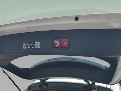 Certified 2025 Mercedes-Benz GLC 300 image 9