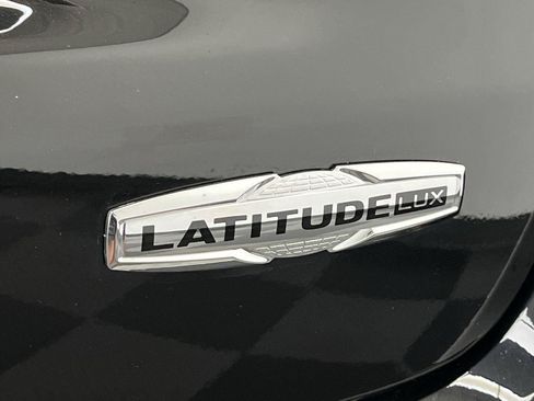 Used 2023 Jeep Compass Latitude AWD/4WD image 29