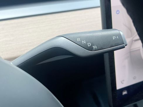 Used 2025 Tesla Model Y Long Range RWD image 17
