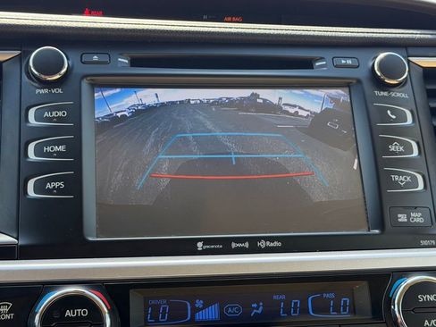 Used 2018 Toyota Highlander XLE AWD/4WD image 38