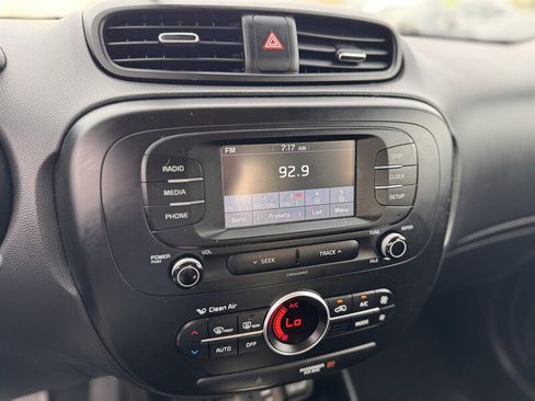 Used 2017 Kia Soul + FWD image 18