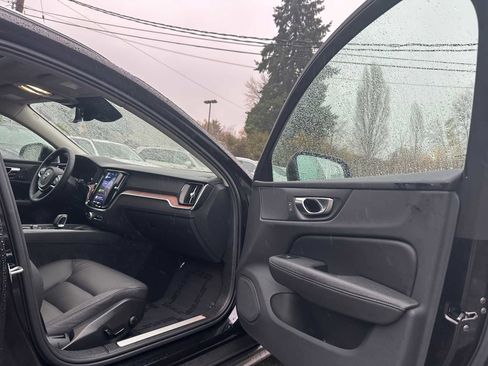 Certified 2025 Volvo V60 B5 Cross Country Plus image 11
