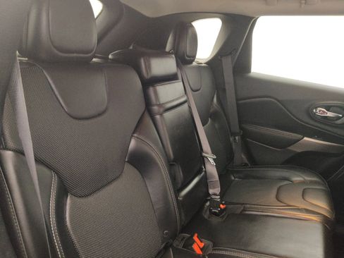 Used 2019 Jeep Cherokee Limited AWD/4WD image 19