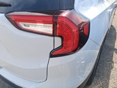 Used 2023 GMC Terrain SLT FWD image 15