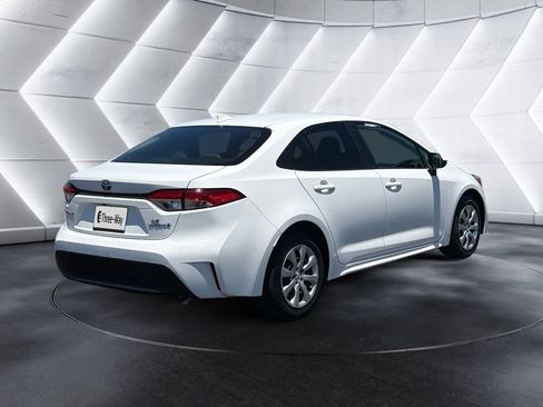 Used 2024 Toyota Corolla LE FWD image 5