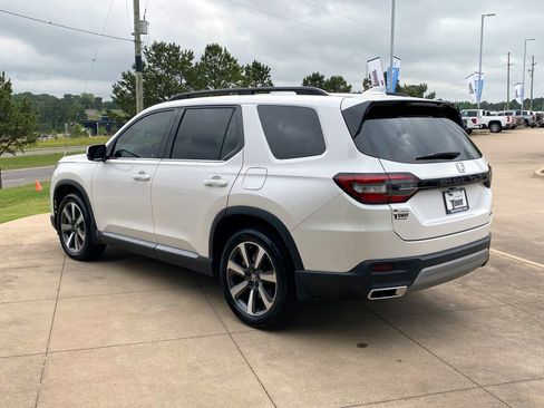 Used 2023 Honda Pilot Touring image 4