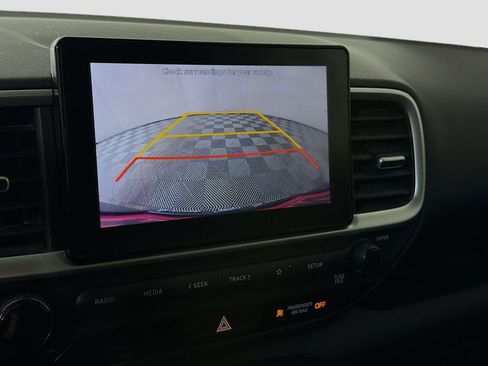 Used 2022 Hyundai Venue SE FWD image 17
