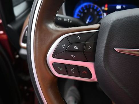 Used 2017 Chrysler Pacifica Limited FWD image 28