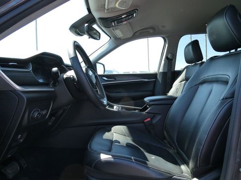 Used 2023 Jeep Grand Cherokee L Limited AWD/4WD image 21
