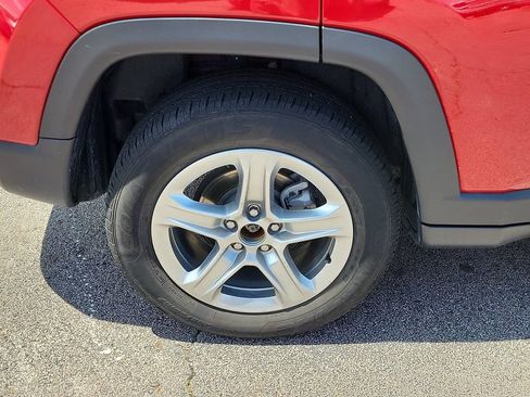 Used 2024 Jeep Compass Latitude AWD/4WD image 7