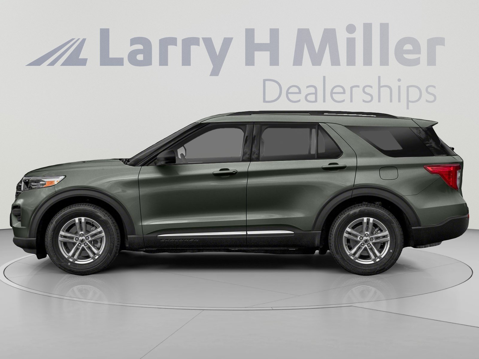 Used 2022 Ford Explorer XLT w/ Equipment Group 202A RWD image 3
