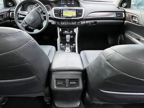 Used 2017 Honda Accord Touring image 29