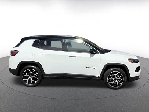 Used 2025 Jeep Compass Limited AWD/4WD image 14
