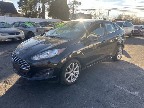 Used 2019 Ford Fiesta SE w/ Equipment Group 201A FWD image 2