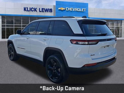 Used 2023 Jeep Grand Cherokee Altitude AWD/4WD image 5