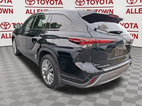 Used 2024 Toyota Highlander Platinum AWD/4WD image 4