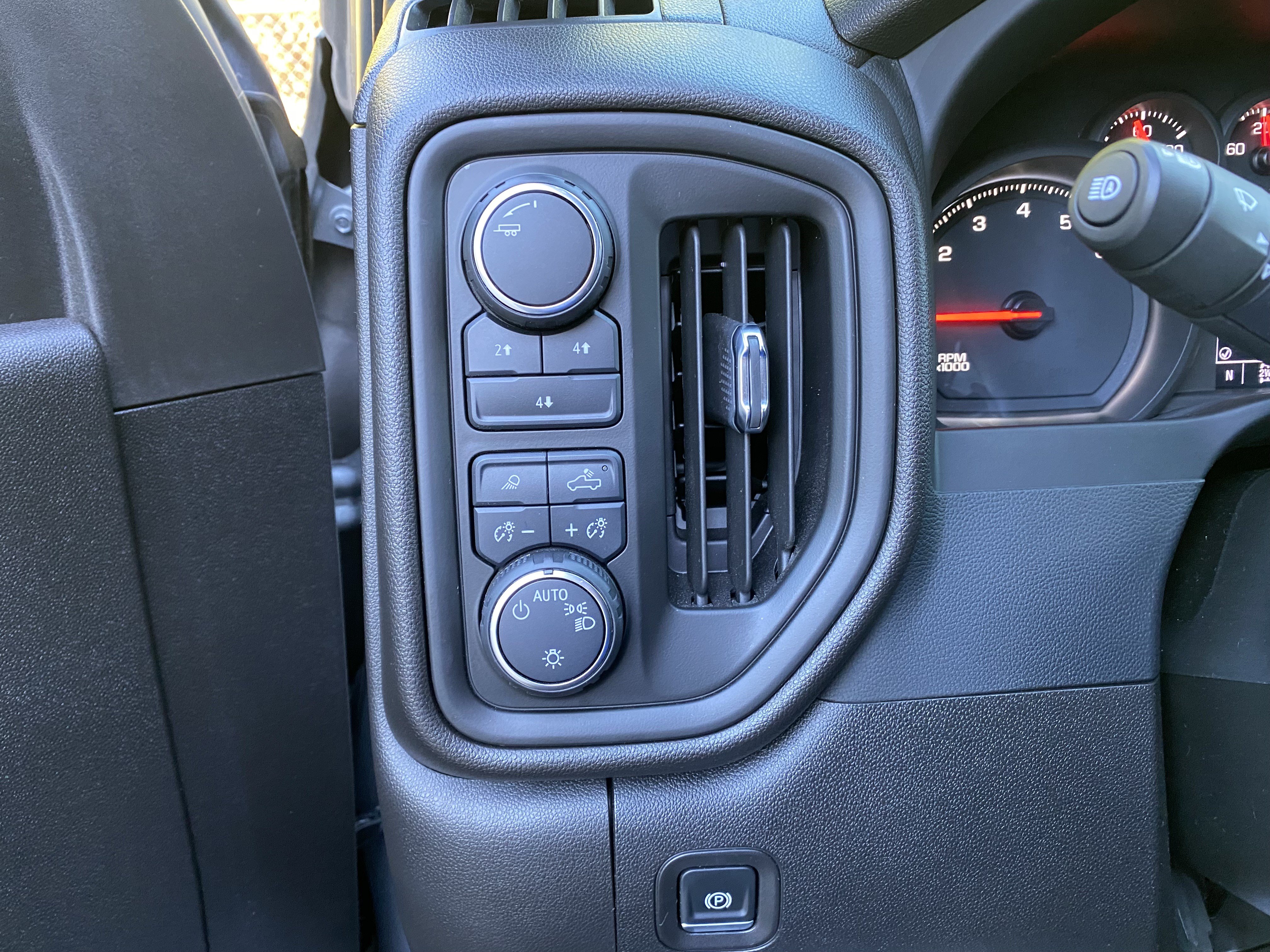 Used 2025 Chevrolet Silverado 2500 Custom w/ Custom Value Package AWD/4WD image 17