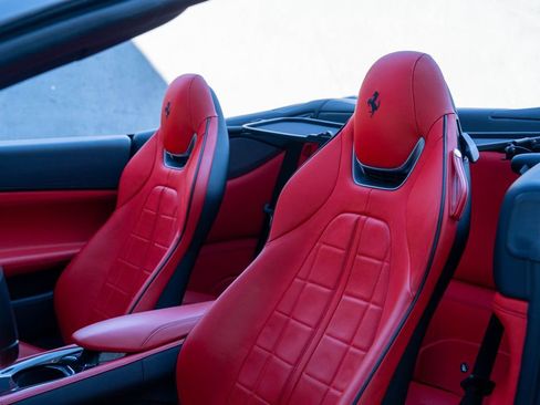 Certified 2022 Ferrari Portofino M image 33