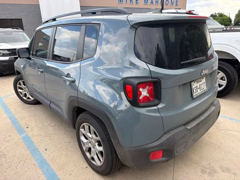 Used 2017 Jeep Renegade Latitude w/ Popular Equipment Group FWD image 2