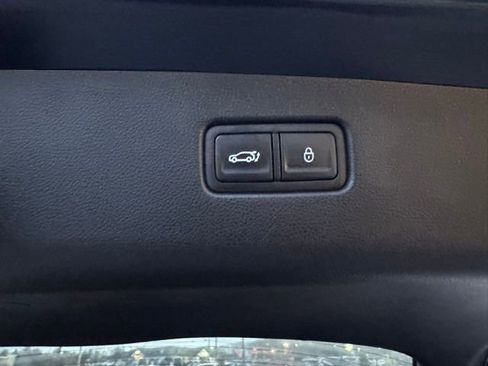 Used 2022 Genesis GV70 2.5T w/ Advanced Package image 13