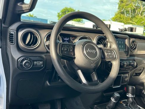 Used 2022 Jeep Wrangler Sport AWD/4WD image 29