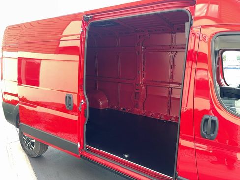 New 2025 RAM ProMaster 3500 w/ Quick Order Package 24G SLT image 6