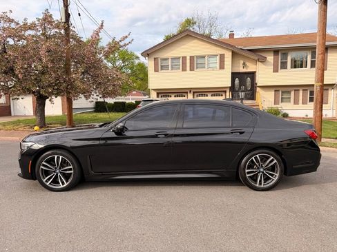 Used 2021 BMW 740i xDrive w/ M Sport Package AWD/4WD image 4