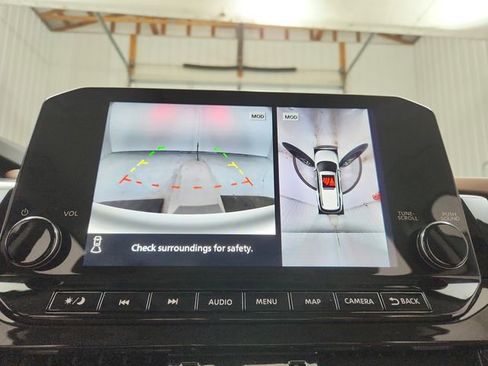 Used 2024 Nissan Pathfinder Platinum FWD image 34