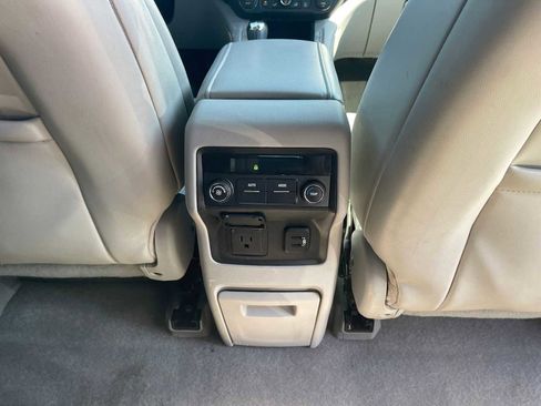 Used 2017 GMC Acadia SLT FWD image 17