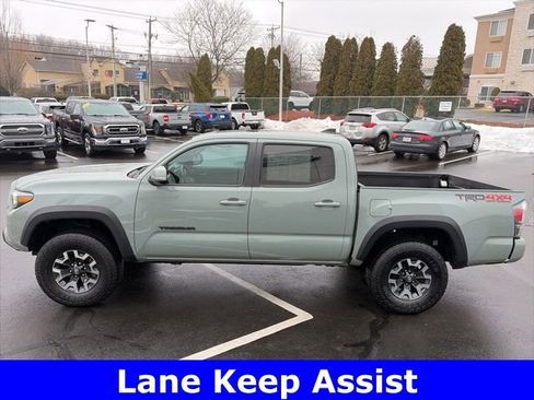 Used 2023 Toyota Tacoma TRD Off-Road w/ TRD Premium Off Road Package image 4