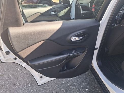 Used 2016 Jeep Cherokee Sport w/ Cold Weather Group image 9