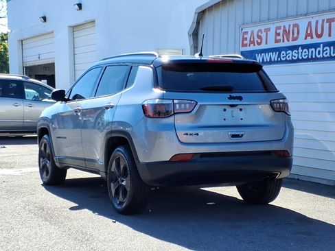 Used 2018 Jeep Compass Latitude w/ Popular Equipment Group AWD/4WD image 3