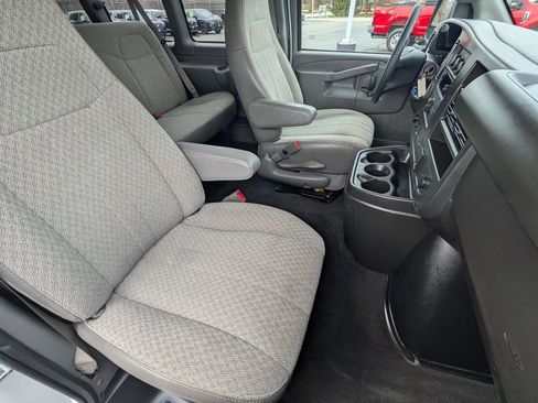 Used 2025 Chevrolet Express 3500 LT w/ LT Preferred Equipment Group RWD image 20