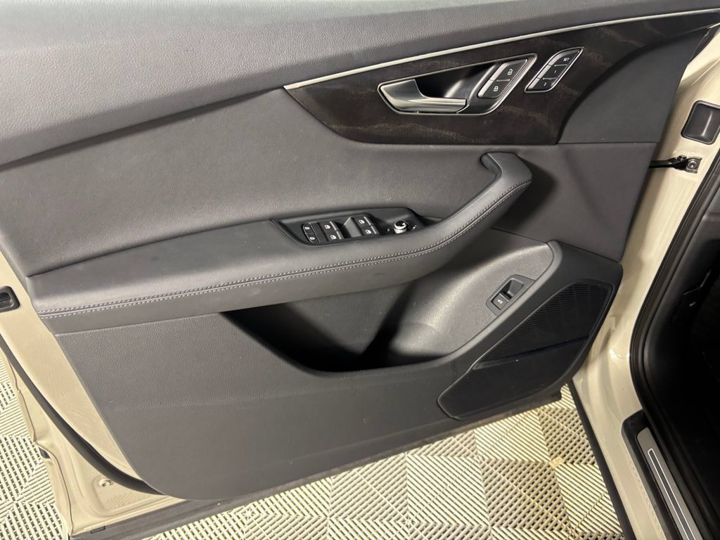Used 2023 Audi Q7 2.0T Premium Plus w/ Premium Plus Package AWD/4WD image 10