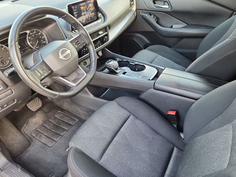 Used 2025 Nissan Rogue SV FWD image 8