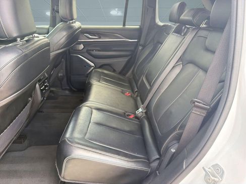 Used 2023 Jeep Grand Cherokee Overland AWD/4WD image 15