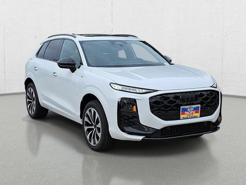 New 2026 Audi Q3 quattro 2.0T AWD/4WD image 3