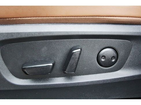 Used 2025 Nissan Pathfinder Platinum FWD image 25