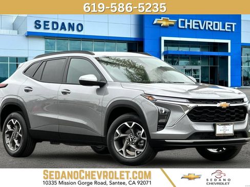 New 2026 Chevrolet Trax LT w/ Driver Confidence Package FWD image 1