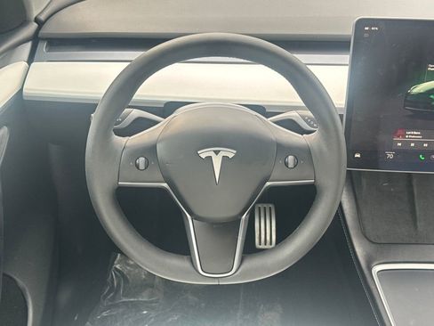 Used 2024 Tesla Model Y Performance image 12