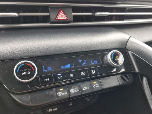 Used 2022 Hyundai Elantra SEL image 23