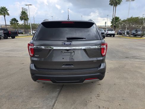 Used 2019 Ford Explorer XLT w/ Equipment Group 201A image 4