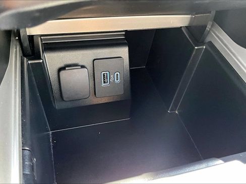 Used 2022 Ford Explorer XLT w/ Equipment Group 202A AWD/4WD image 28