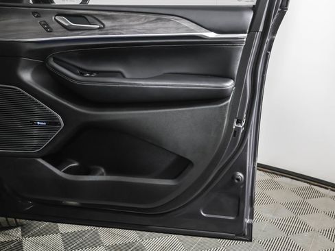 Used 2022 Jeep Grand Cherokee Overland w/ Luxury Tech Group IV image 51