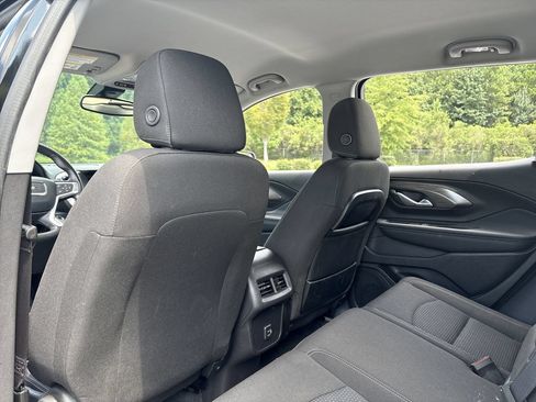 Used 2024 GMC Terrain SLE FWD image 22