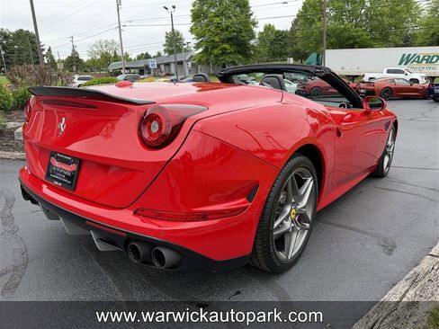Used 2016 Ferrari California T RWD image 17